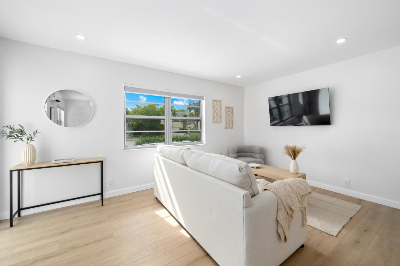 M Lake Worth Beach: Modern Villas with Retro Charm Near Palm Beach Exterior photo