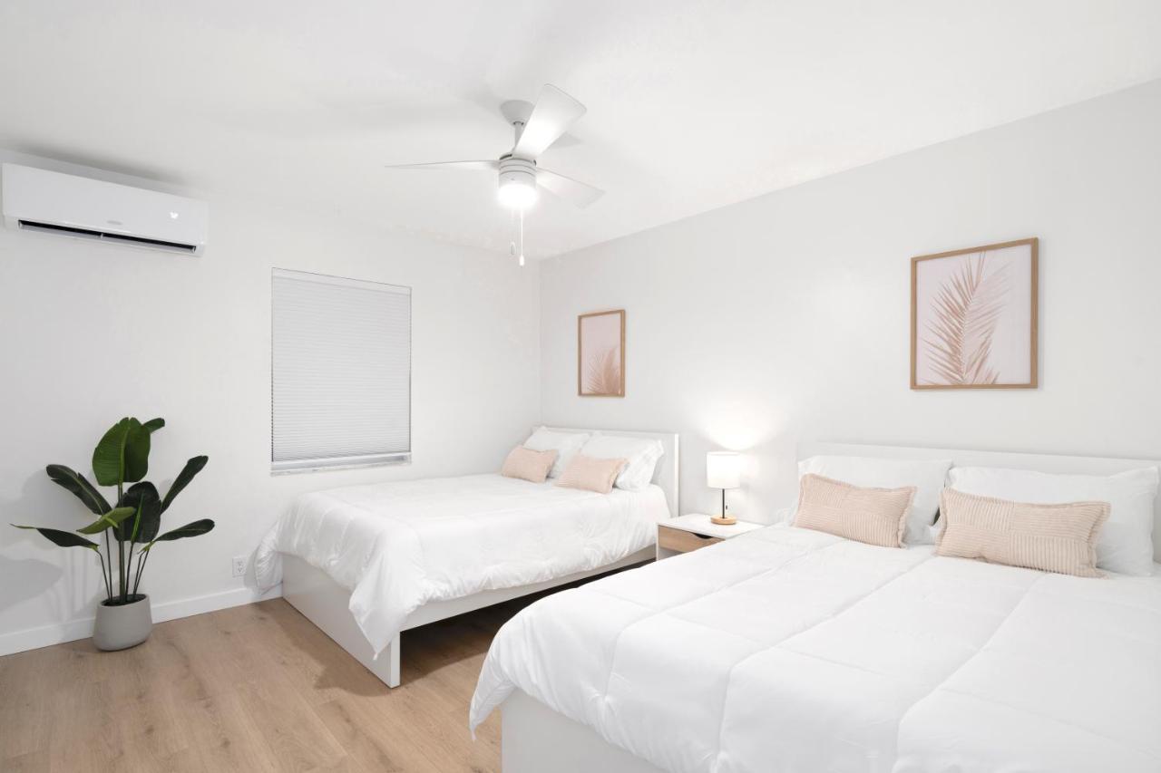 M Lake Worth Beach: Modern Villas with Retro Charm Near Palm Beach Exterior photo