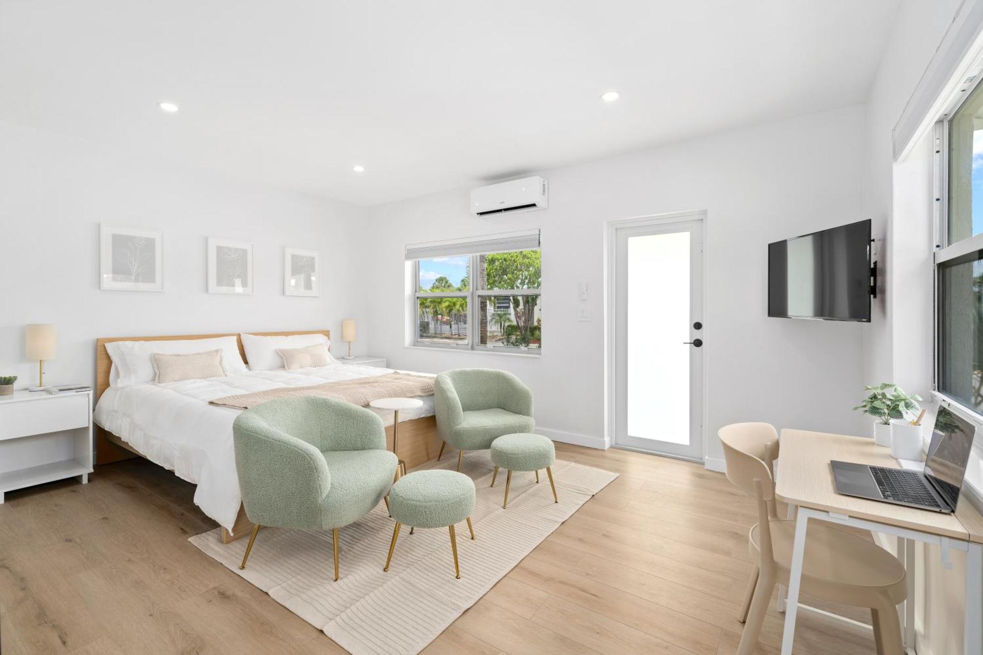 M Lake Worth Beach: Modern Villas with Retro Charm Near Palm Beach Exterior photo
