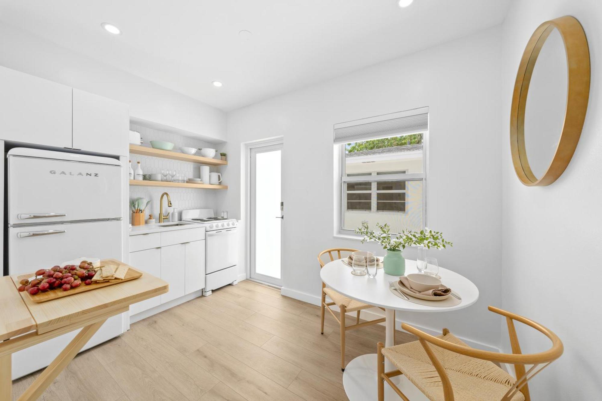 M Lake Worth Beach: Modern Villas with Retro Charm Near Palm Beach Exterior photo