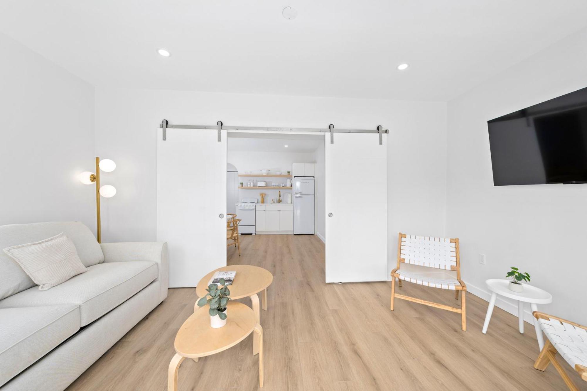M Lake Worth Beach: Modern Villas with Retro Charm Near Palm Beach Exterior photo